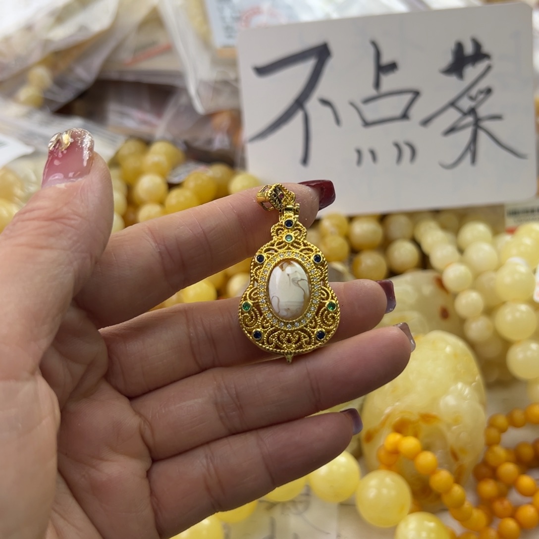 琥珀珠宝奇石未镶嵌