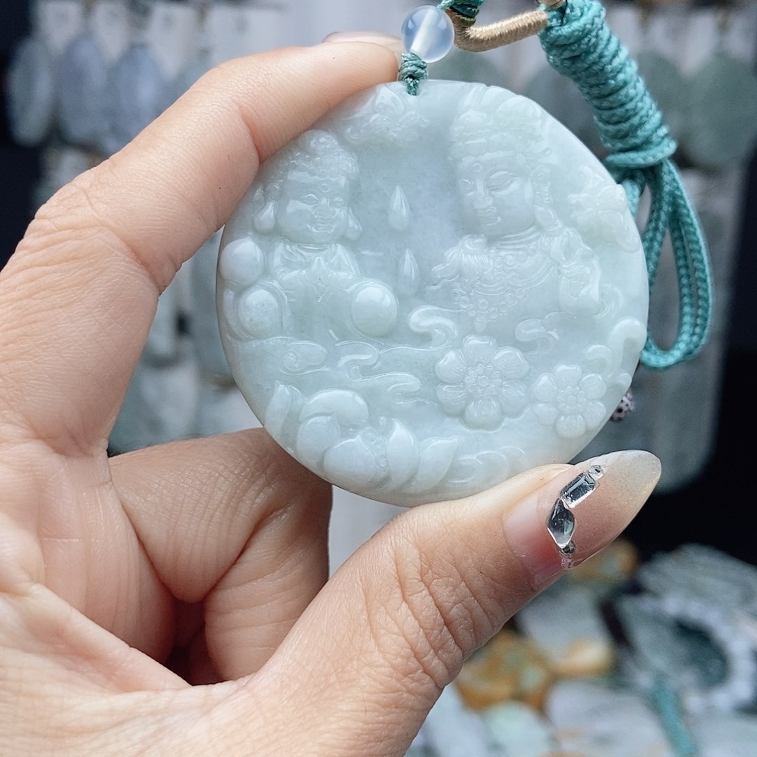 翡翠颈饰未镶嵌翡翠