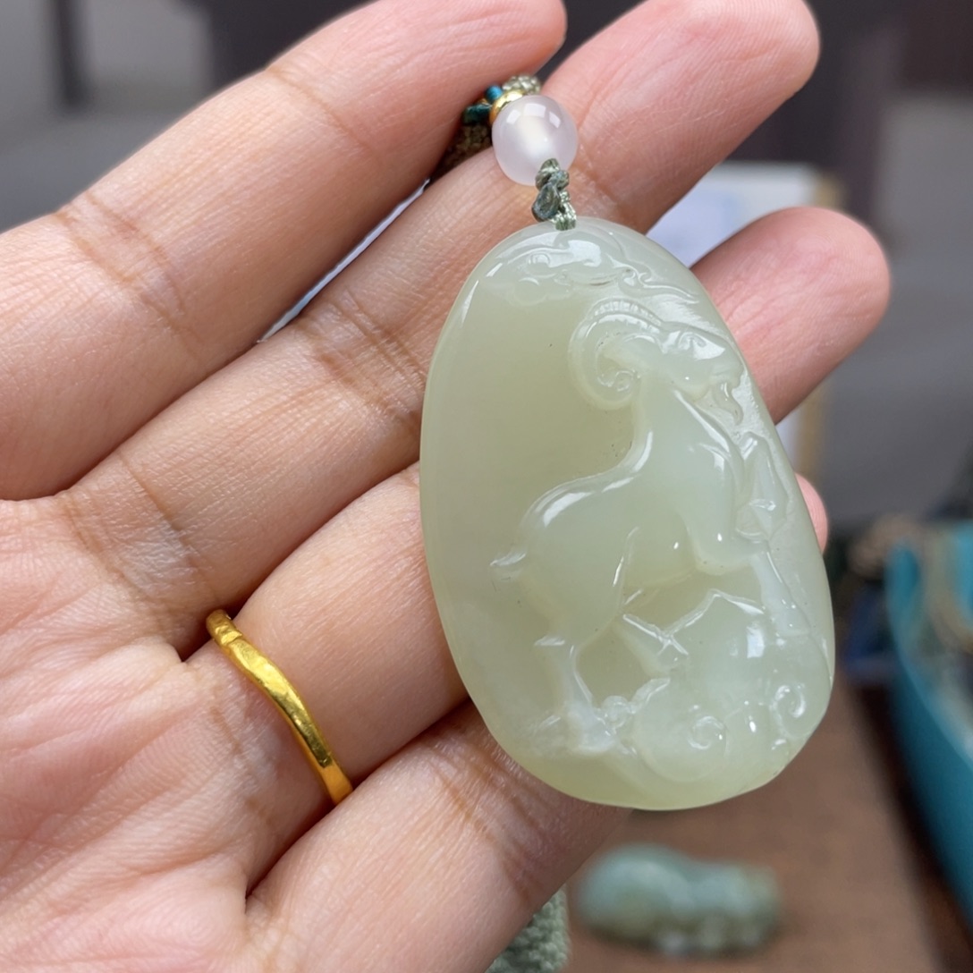 和田玉未镶嵌颈饰