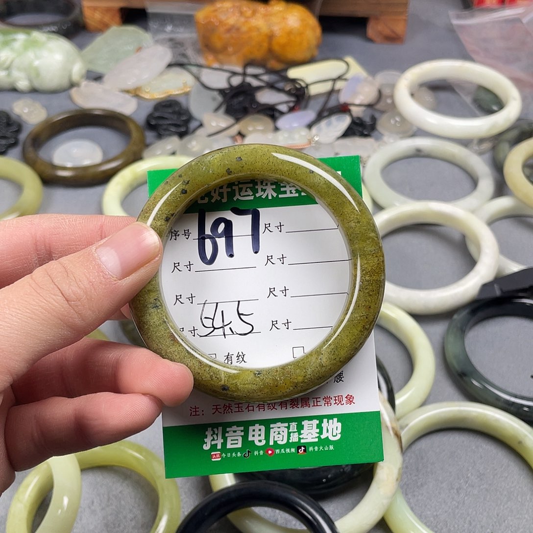 蛇纹石玉手镯未镶嵌