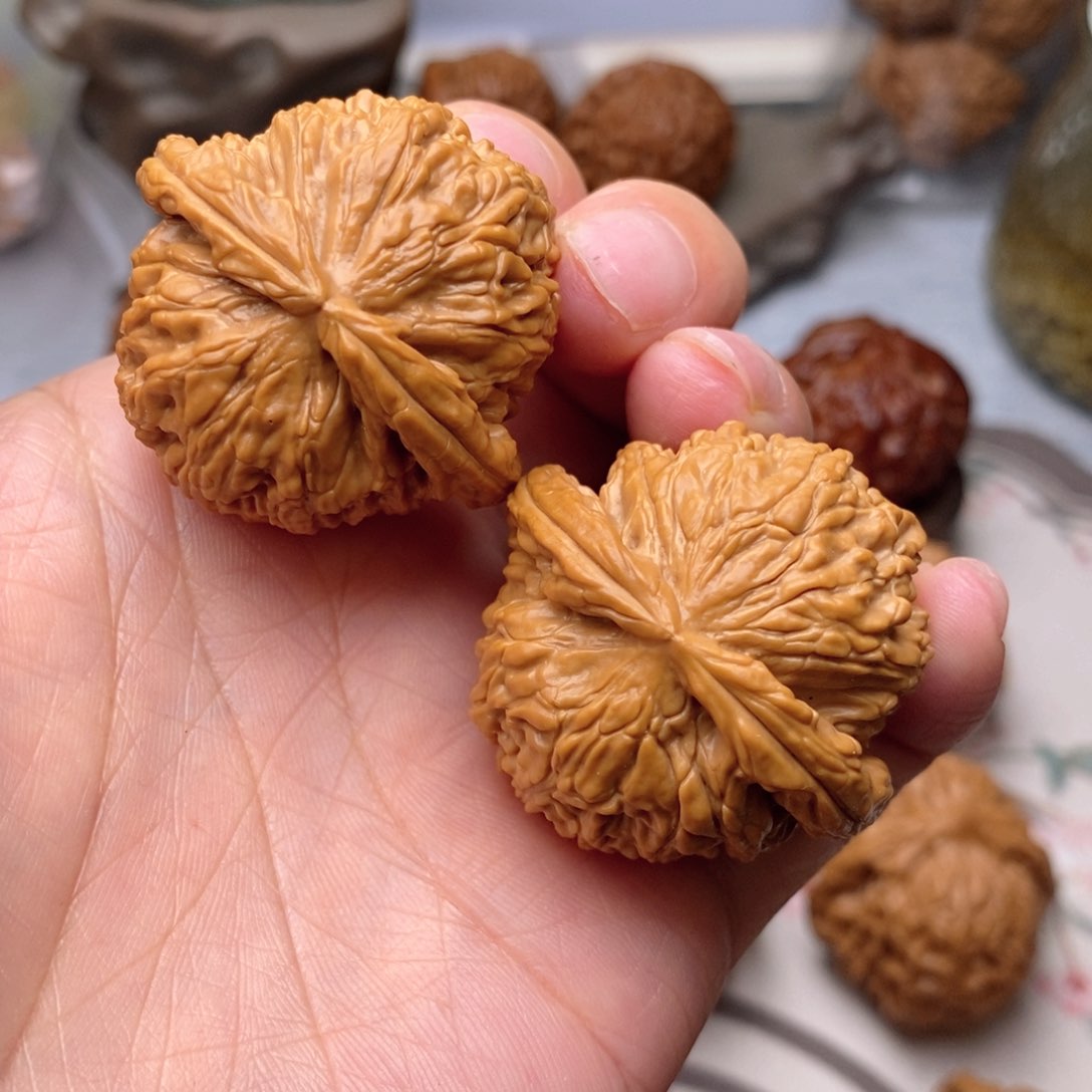 【闪购商品】文玩核桃吊坠白狮子