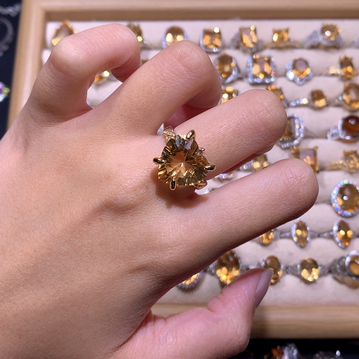 【闪购商品】银S925镶嵌戒指水晶心**动