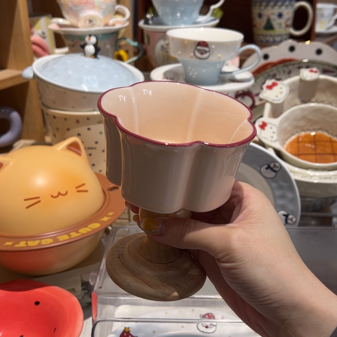 粉色樱花高脚杯  