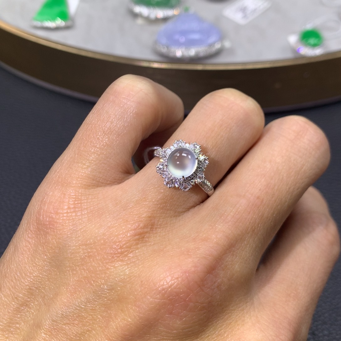 翡翠戒指18K金镶嵌翡翠