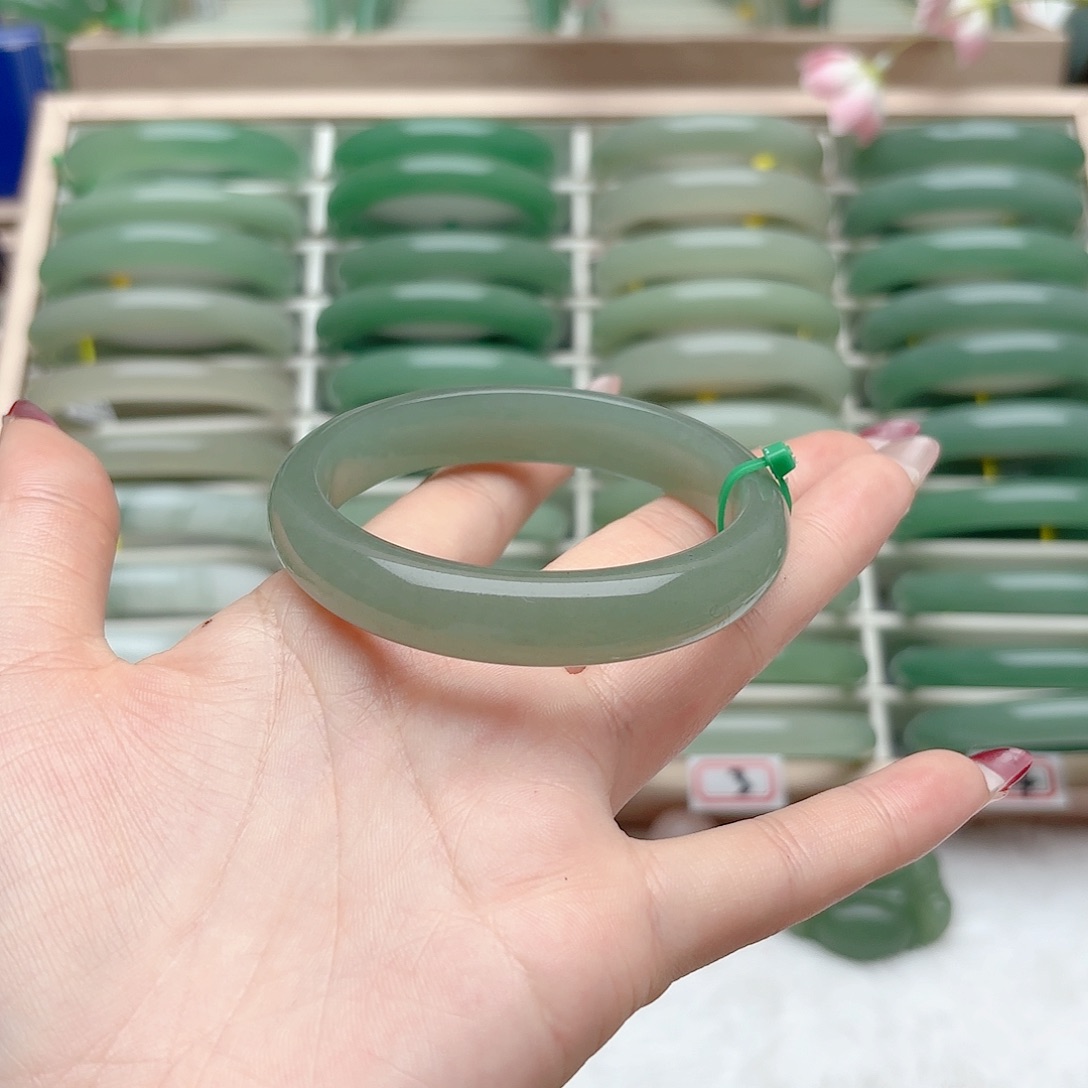 石英质玉手镯未镶嵌5657口径