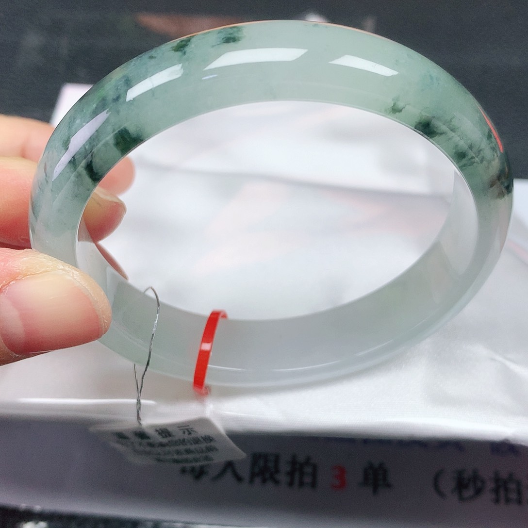 翡翠手镯未镶嵌56贵