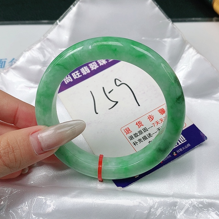 翡翠手镯未镶嵌翡翠12