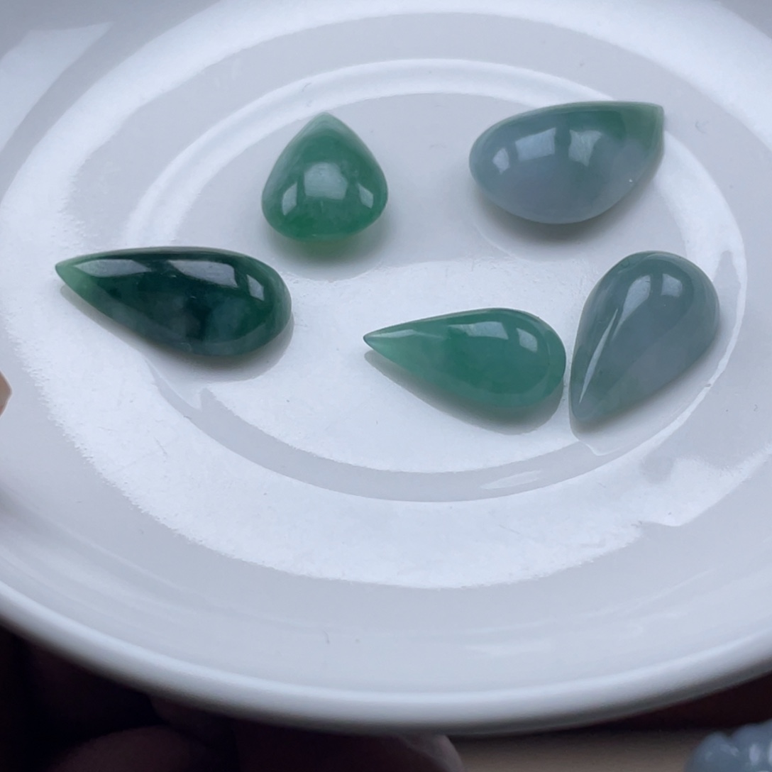 翡翠未镶嵌颈饰翡翠水滴多样性发货一件