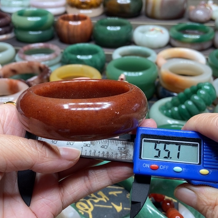 石英质玉手镯未镶嵌