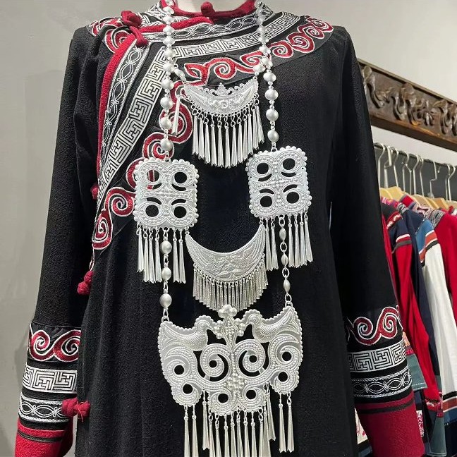 彝族服装经典配饰