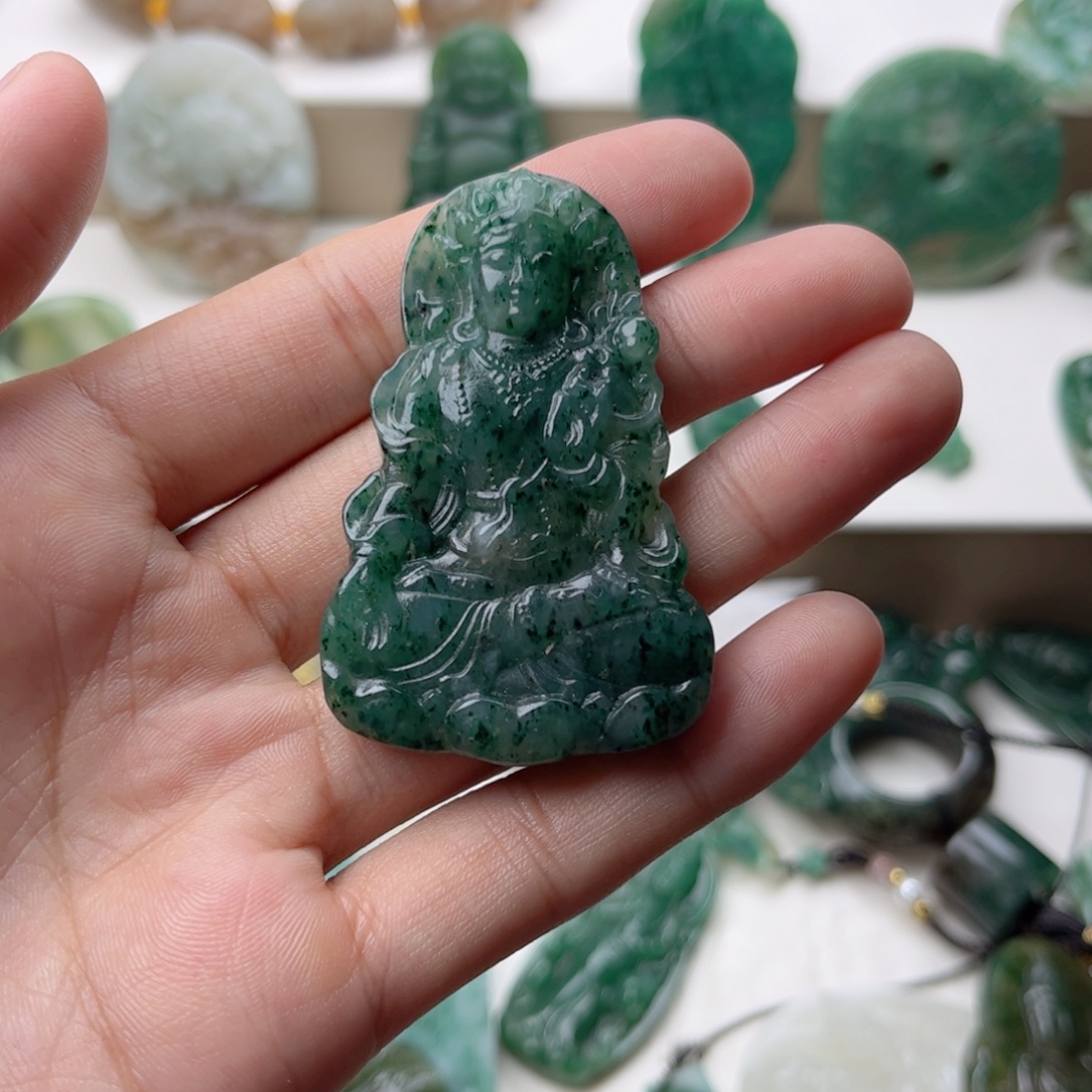 细***生未镶嵌独山玉挂件