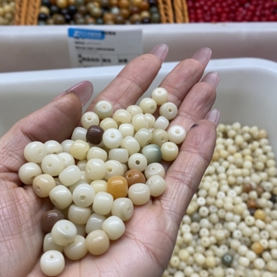 白玉菩提吊坠微瑕6/8白玉墩100卡灯牌宠100