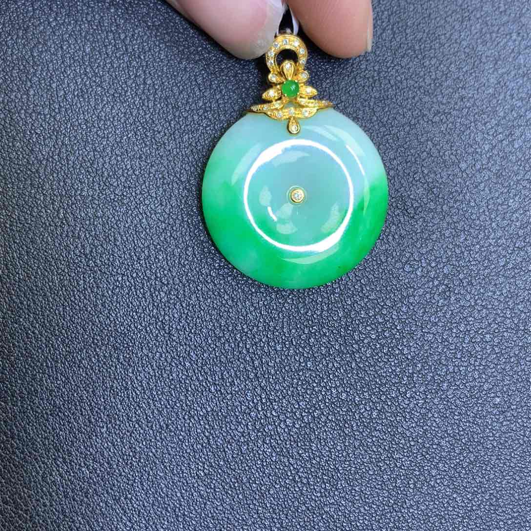 翡翠颈饰18K金镶嵌翡翠