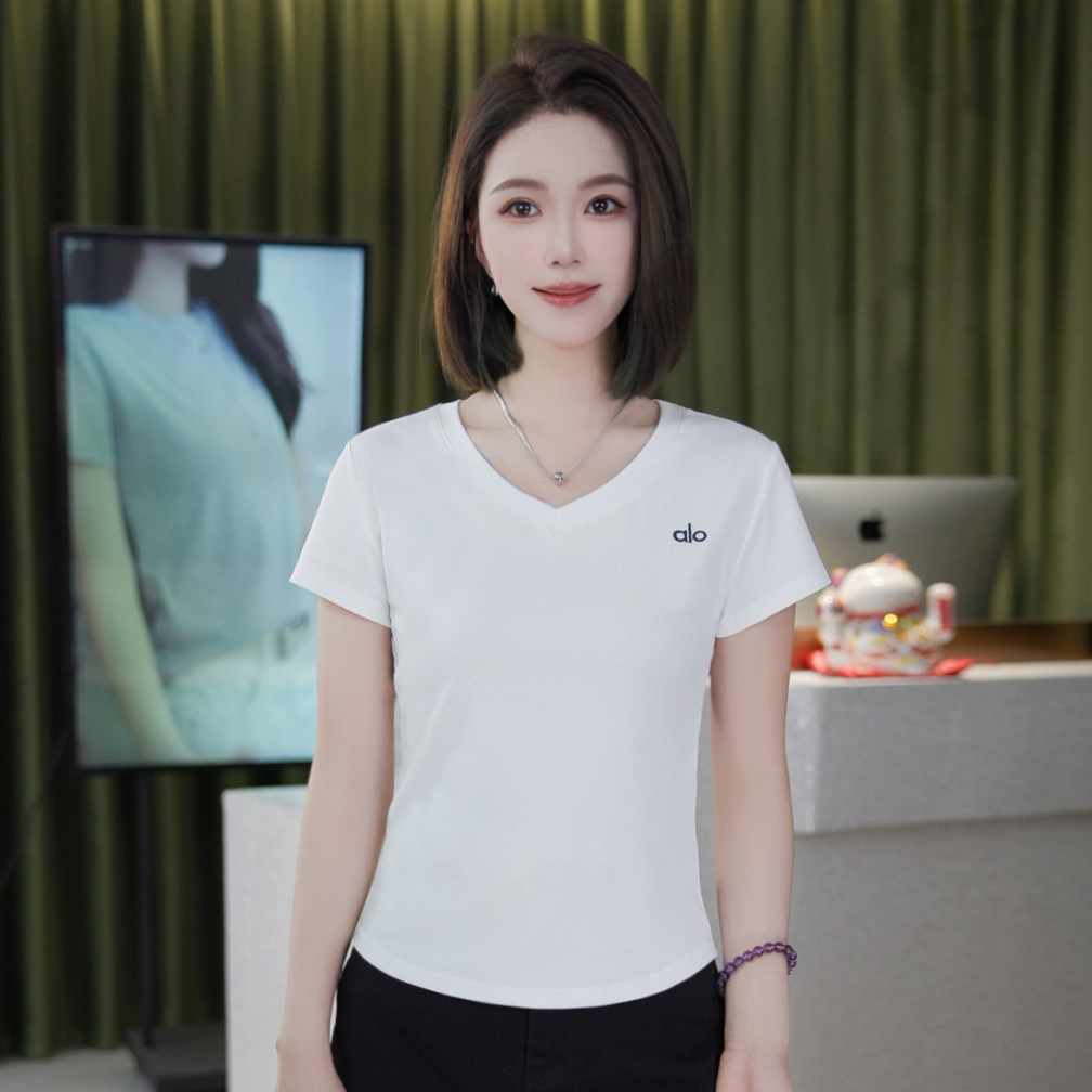艾格【刺绣V领t】2025年新款百搭休闲潮流t恤女简约修身圆领V领短袖