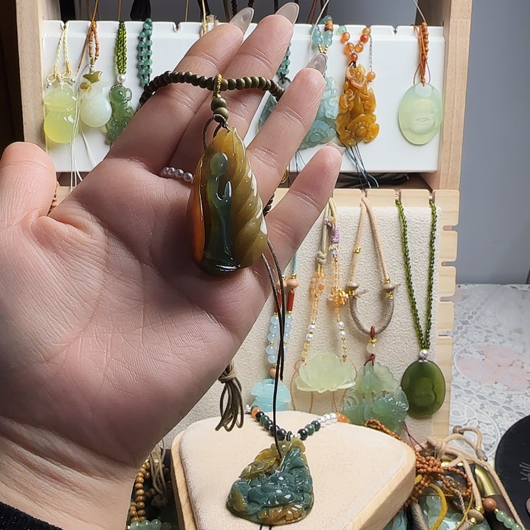 外***方蛇纹石玉合金颈饰