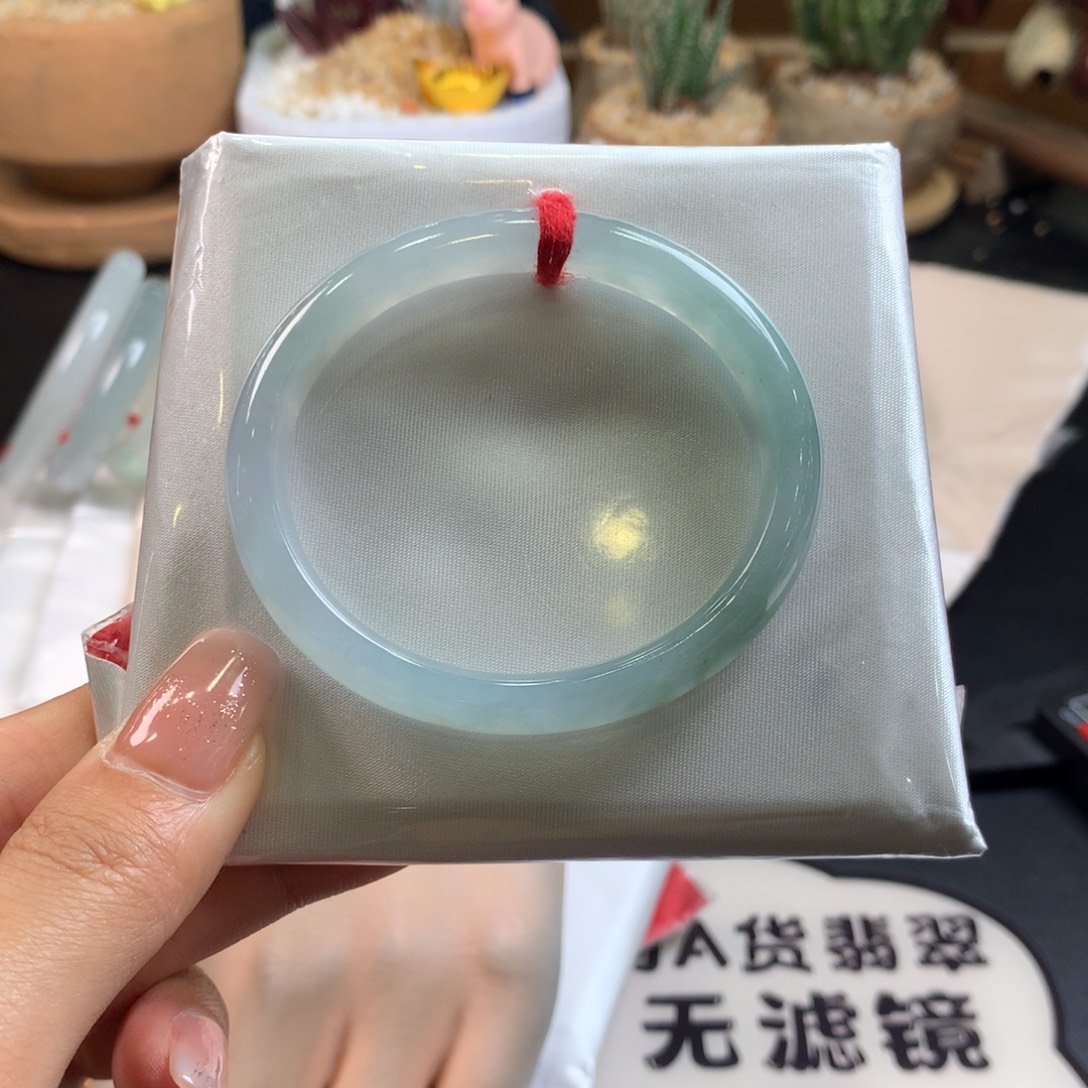 翡翠未镶嵌手镯52贵妃