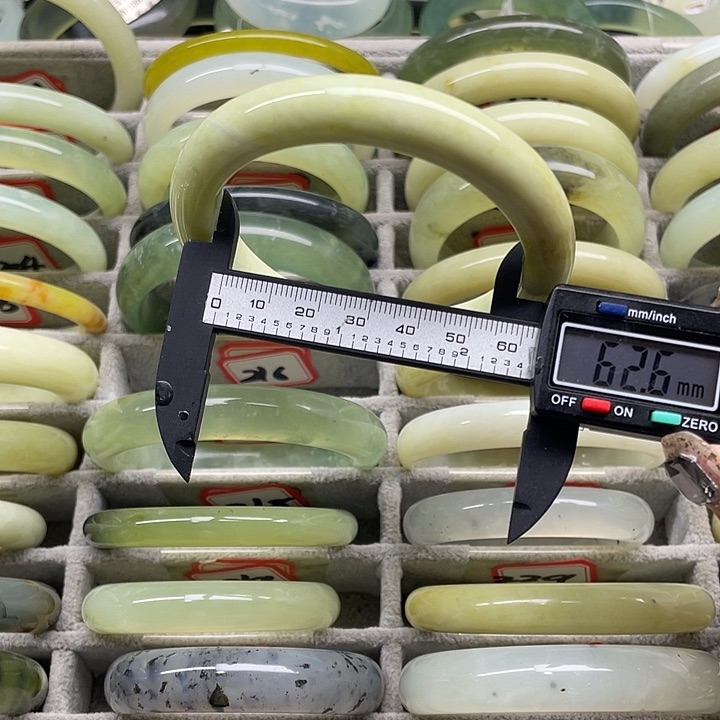 蛇纹石玉未镶嵌手镯216