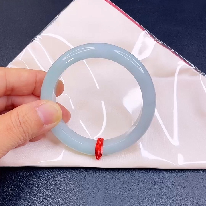 周***姐翡翠未镶嵌手镯翡翠手镯