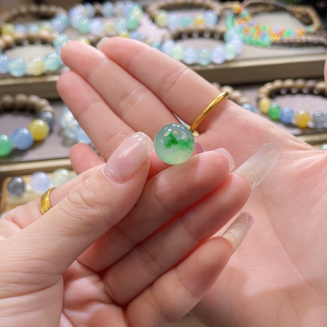 翡翠未镶嵌手链冰飘绿卡12.4