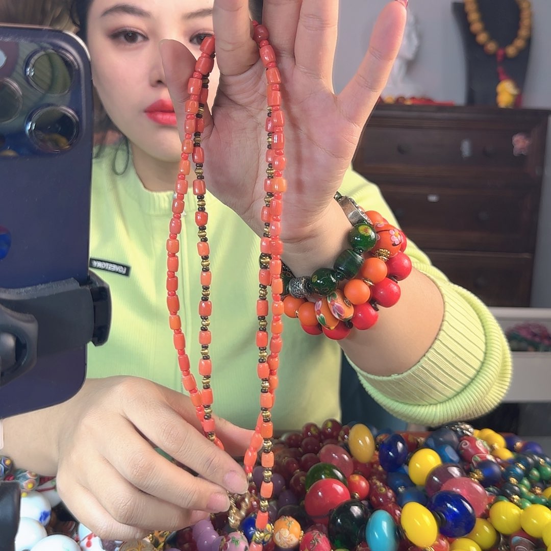 玻璃颈饰?***儿老琉璃的故事是一个故事的开始的