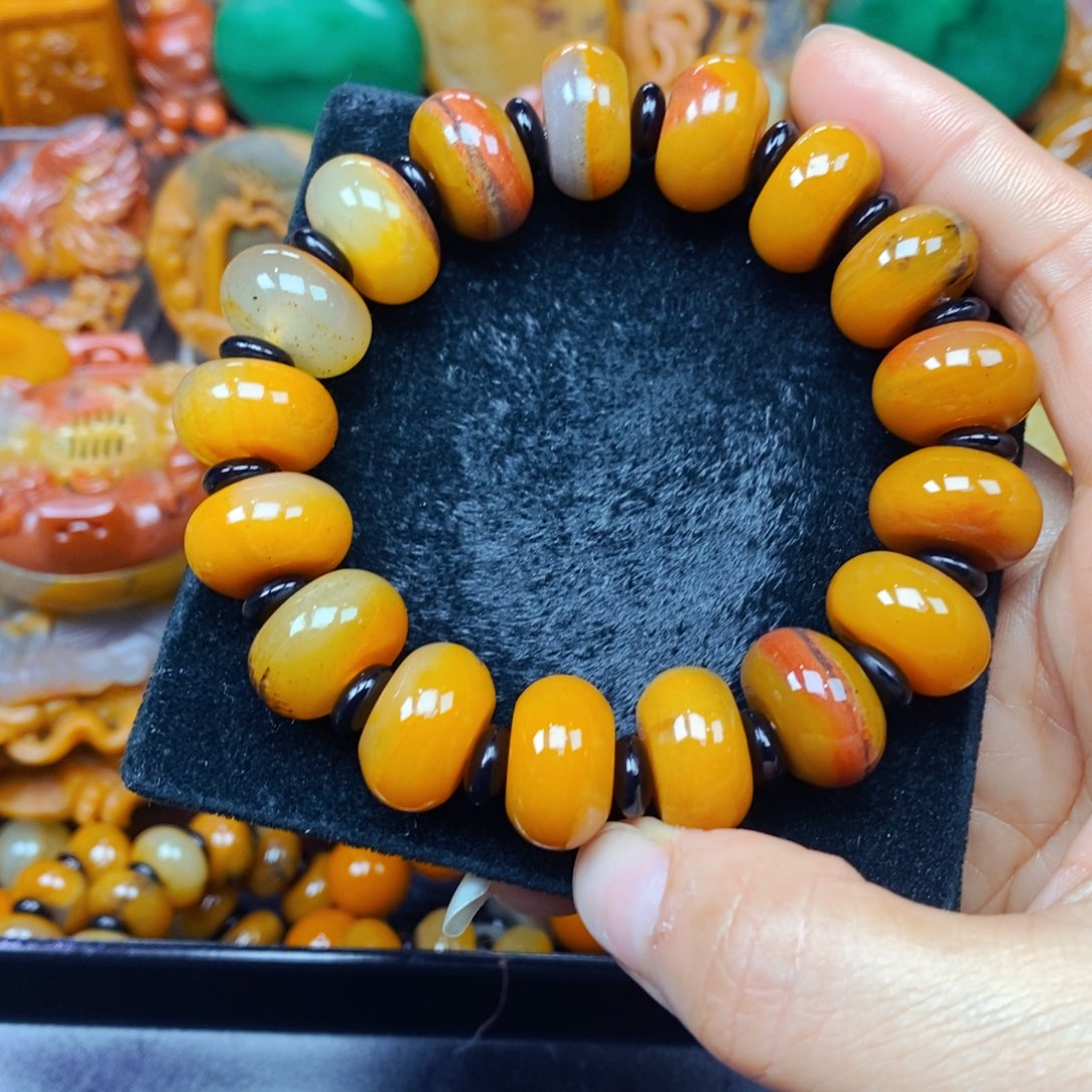 石英质玉（黄龙玉）未镶嵌颈饰