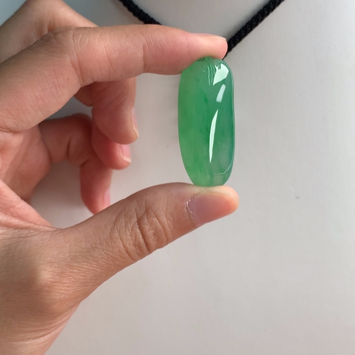 翡翠挂件未镶嵌…..