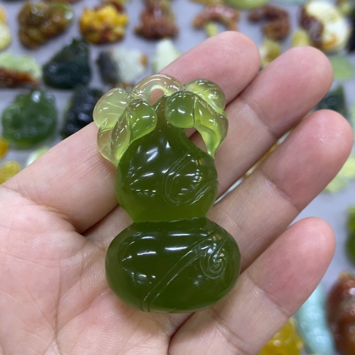 未镶嵌蛇纹石玉挂件
