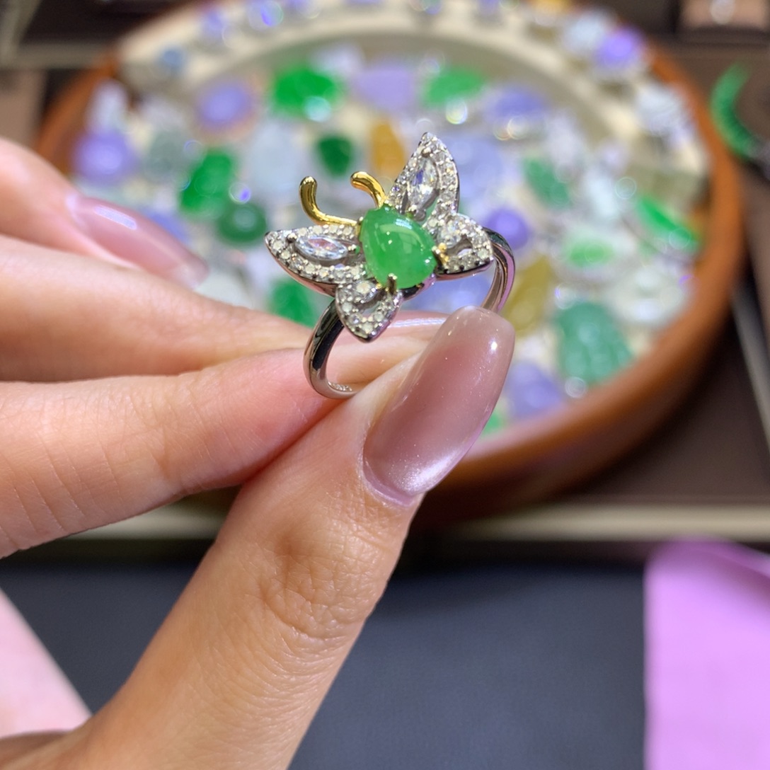 翡翠颈饰银S925镶嵌翡翠吊坠