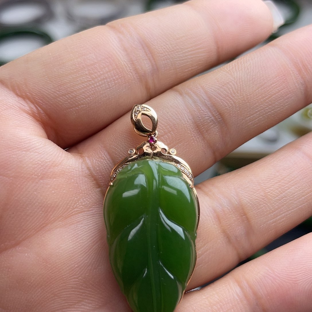 和田玉（碧玉）颈饰18K金镶嵌