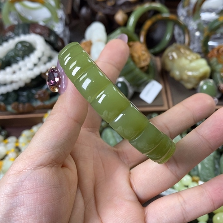 透闪石质玉手牌未镶嵌蝈*儿