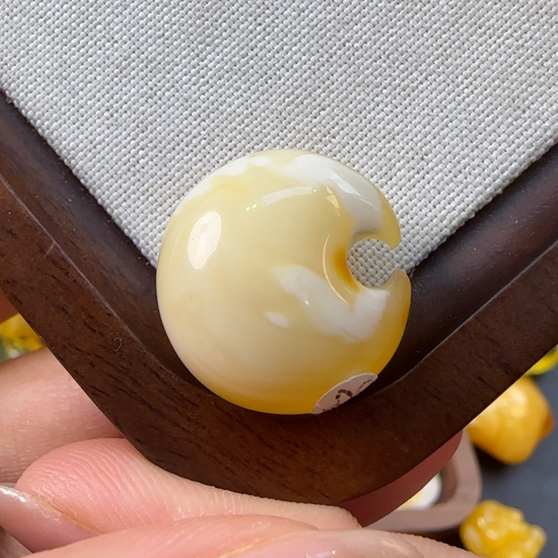 琥珀未镶嵌珠宝奇石佳*