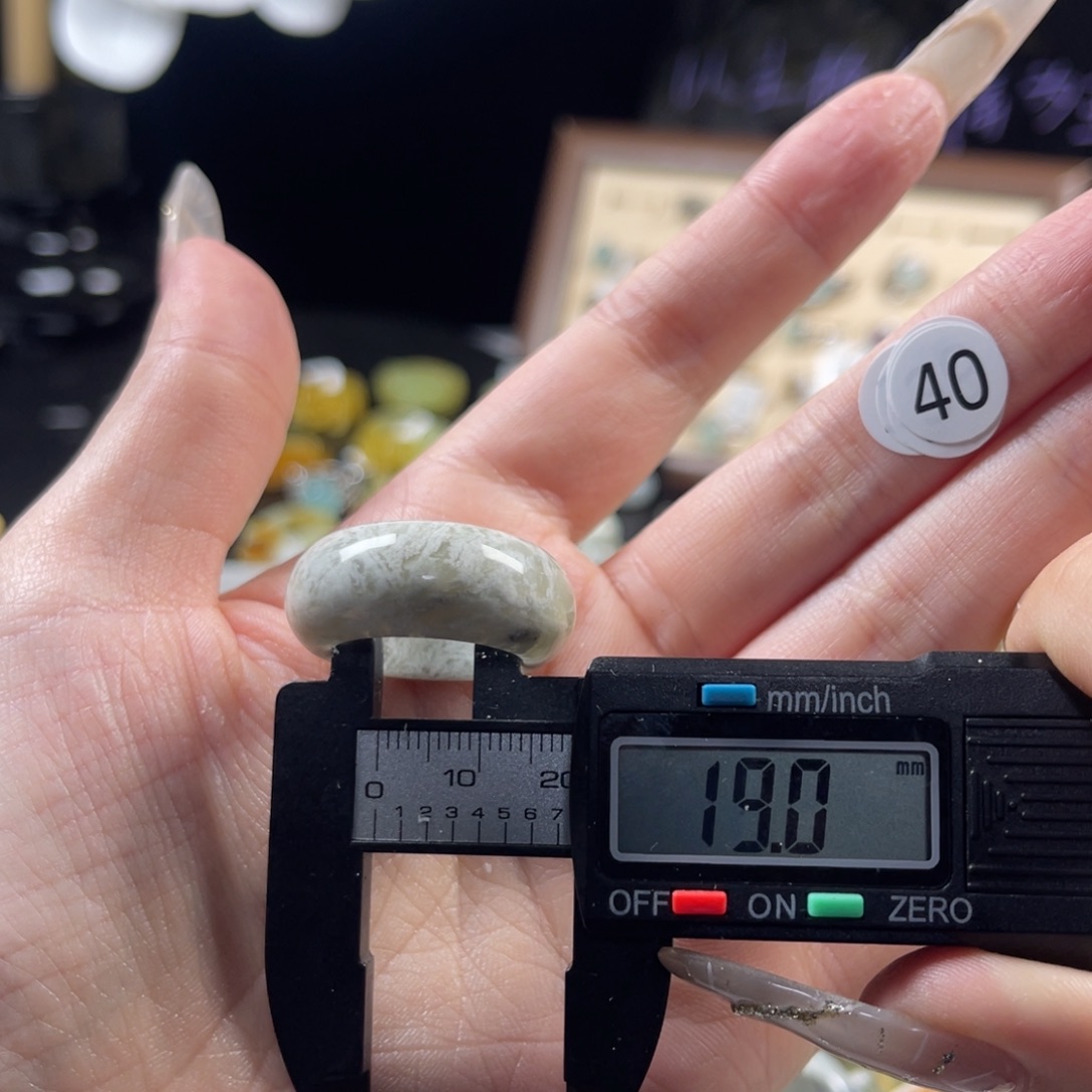 蛇纹石玉未镶嵌戒指