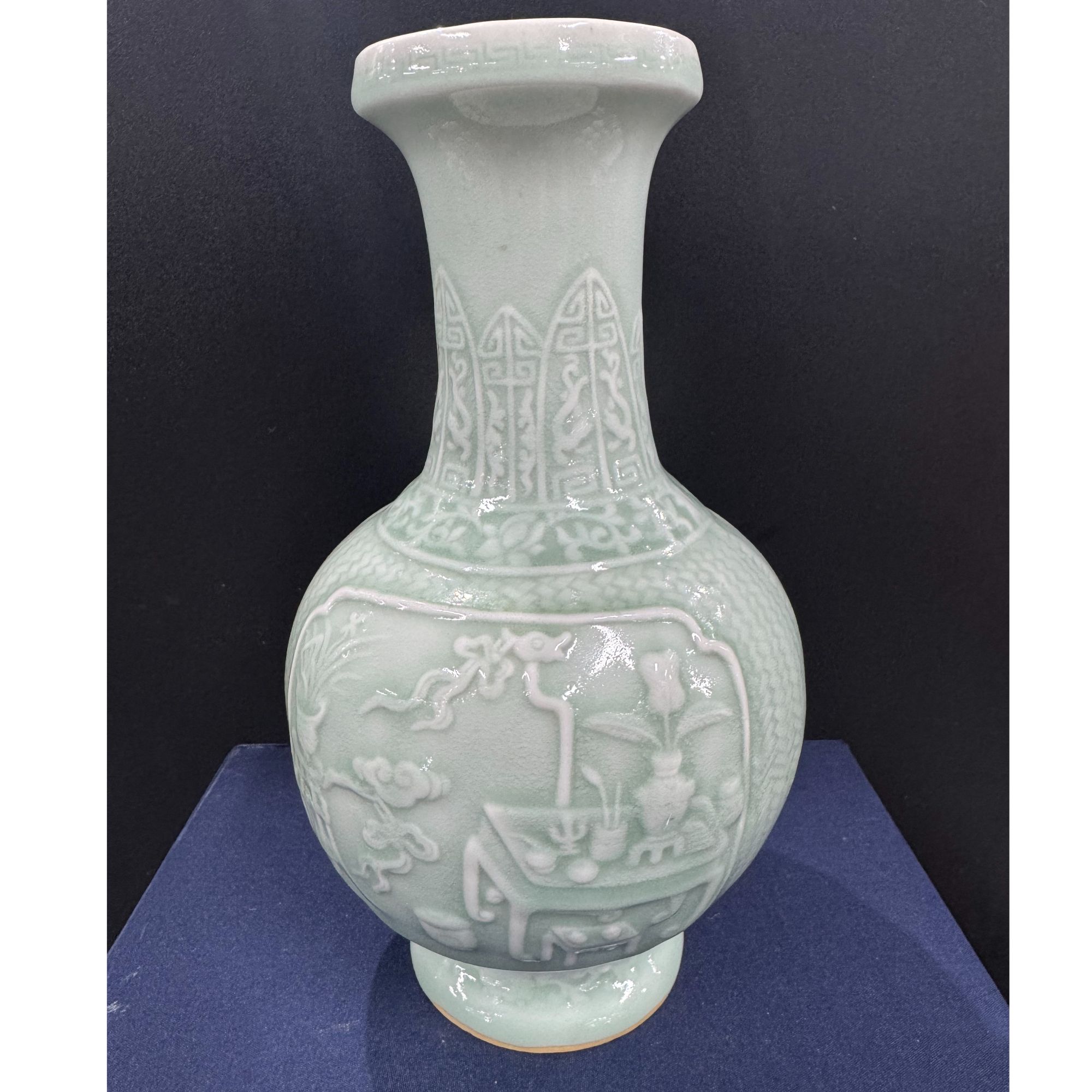 民国 豆青堆雕瓶NPH-0076