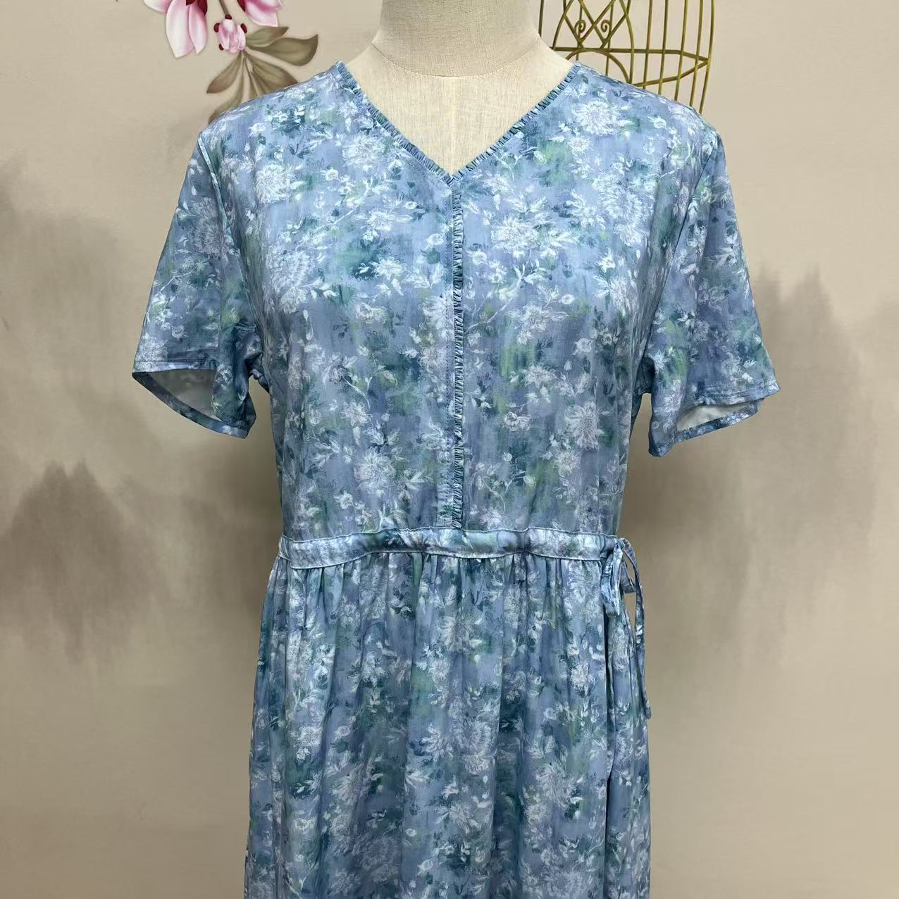 【绒兰】V领收腰抽绳木耳花边府绸连衣裙 66# 矢车菊