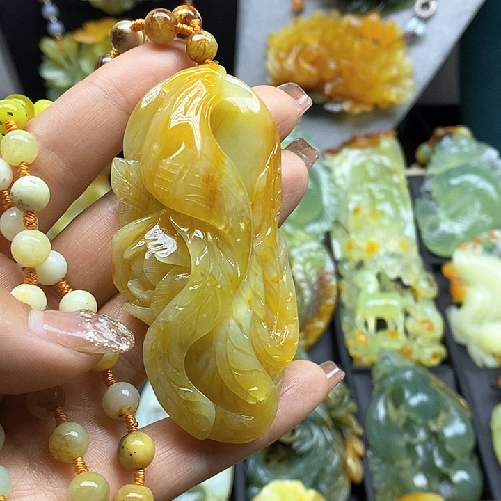 蛇纹石玉挂件未镶嵌
