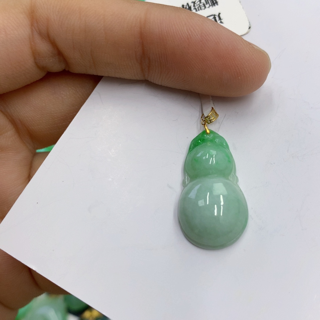 翡翠18K金镶嵌颈饰翡翠