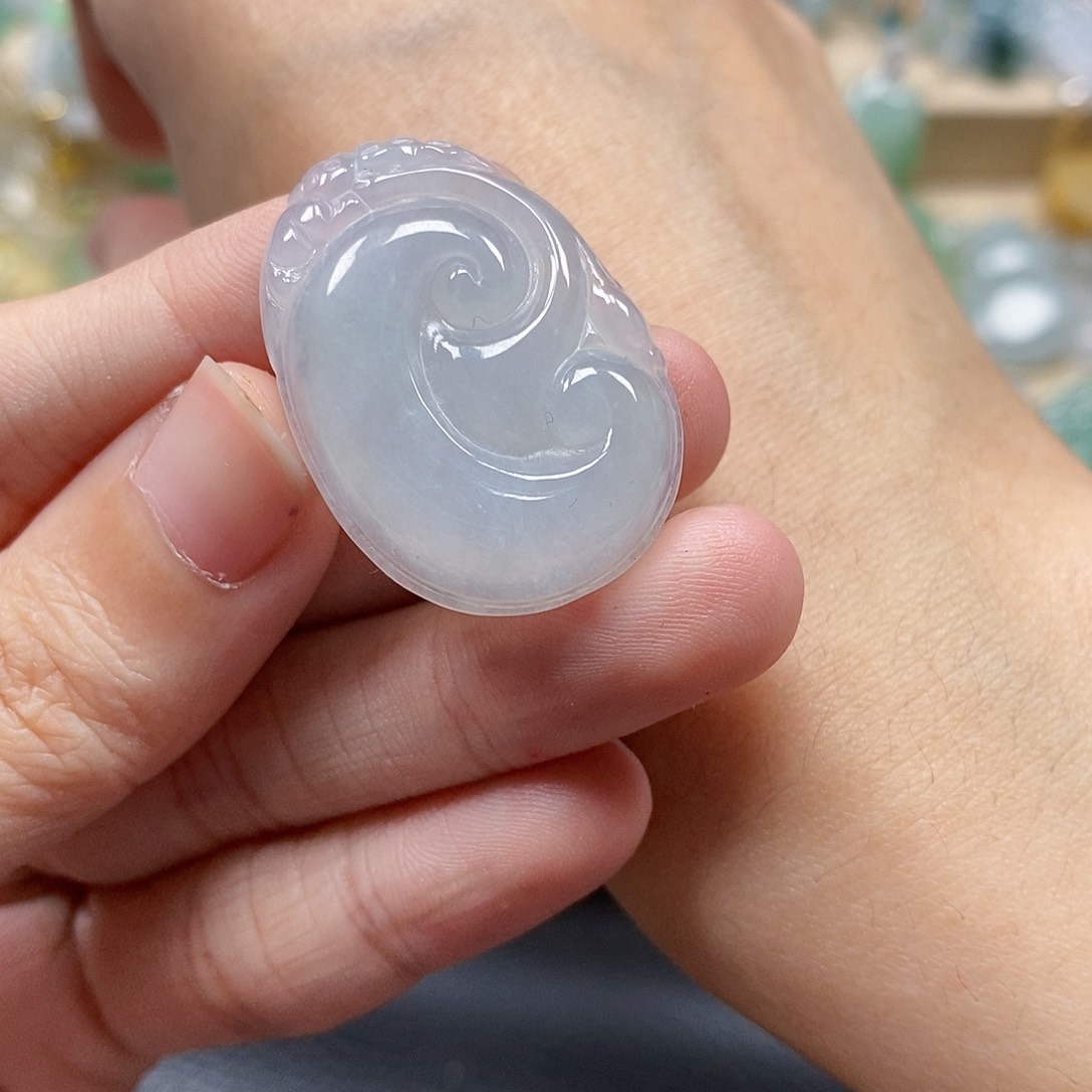 翡翠颈饰未镶嵌闪