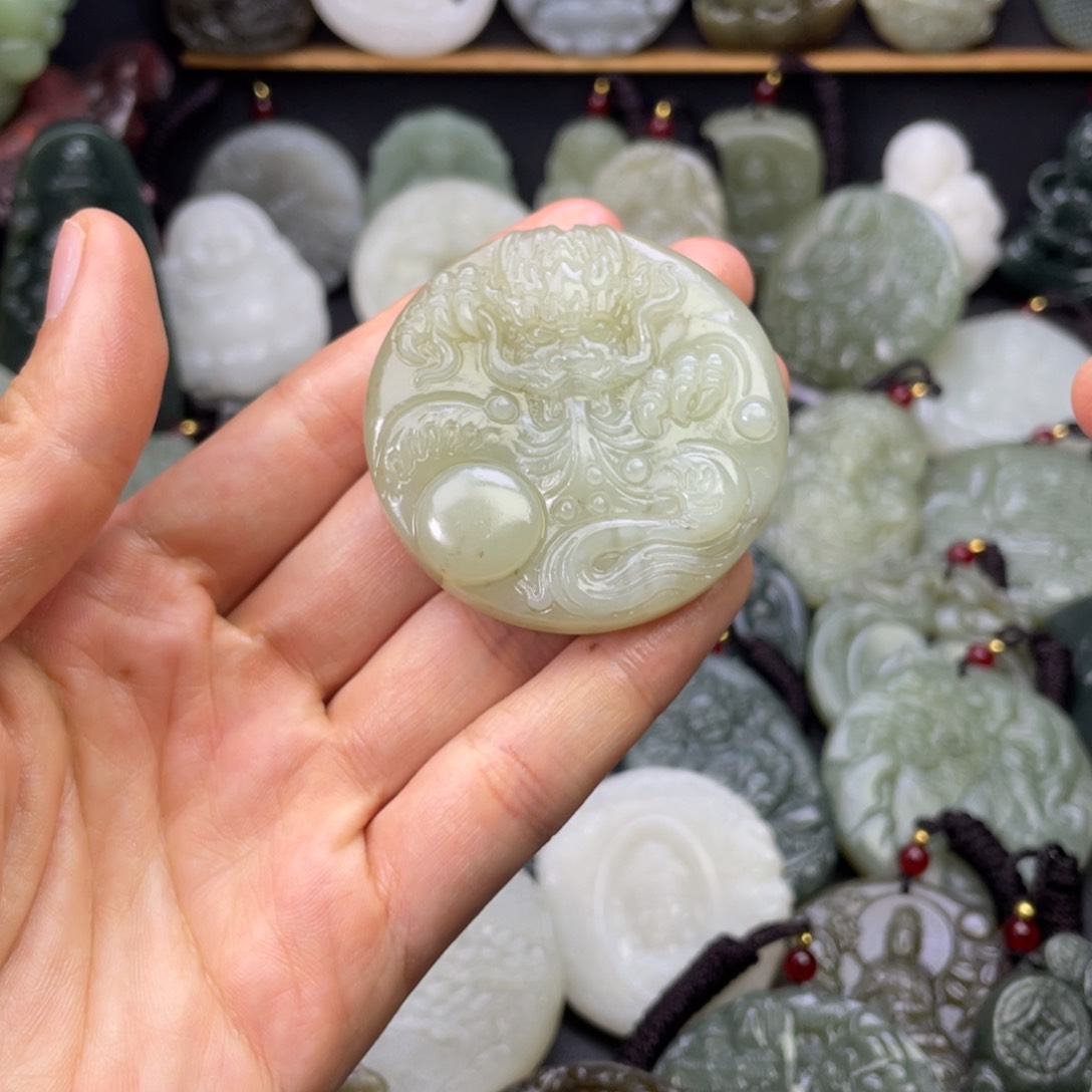 和田玉颈饰未镶嵌