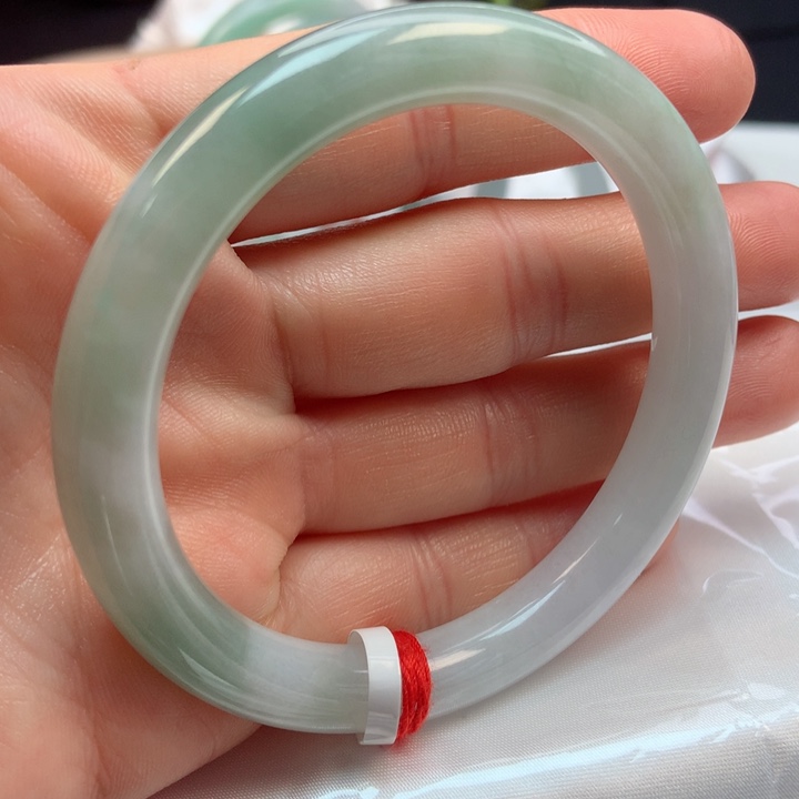 翡翠手镯未镶嵌55圈