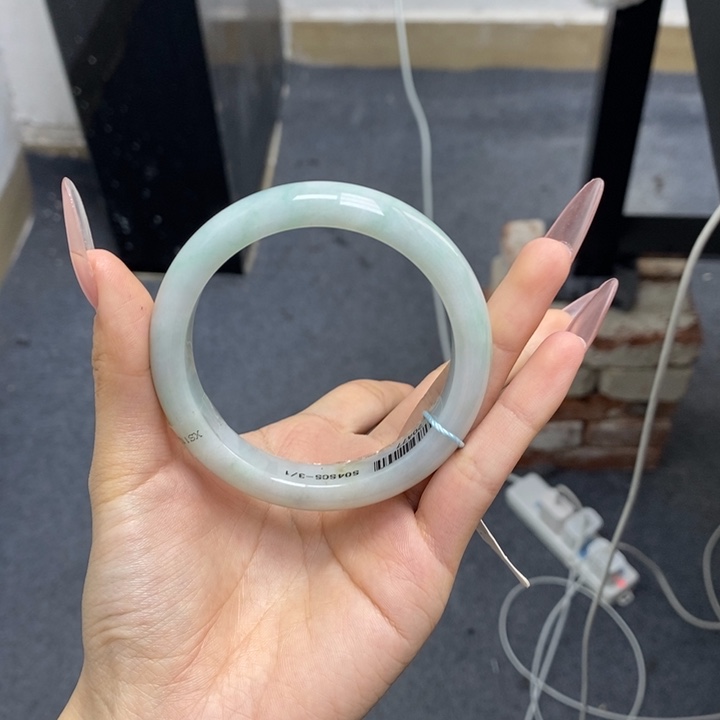 翡翠手镯未镶嵌56圈口