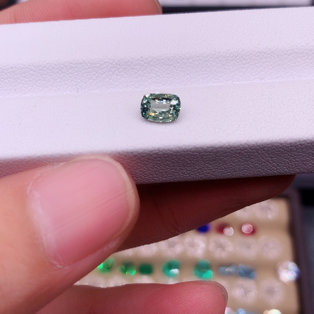 彩色蓝宝石裸石未镶嵌