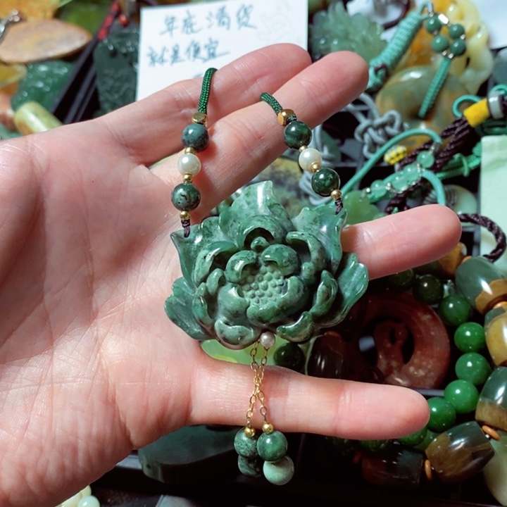 蛇纹石玉颈饰未镶嵌