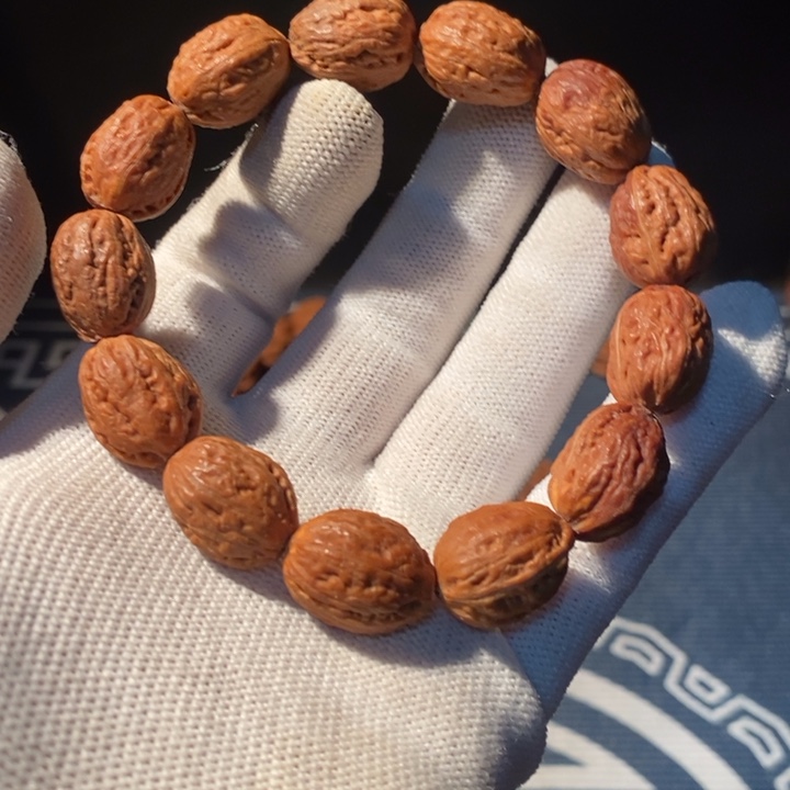 文玩核桃手串……32