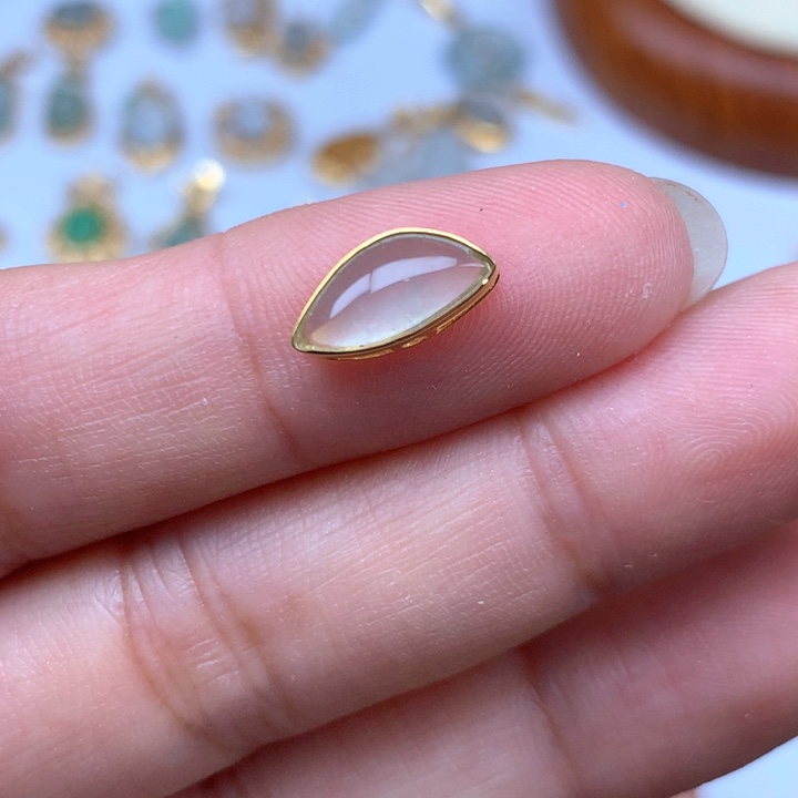 颈饰18K金镶嵌翡翠翡翠随行