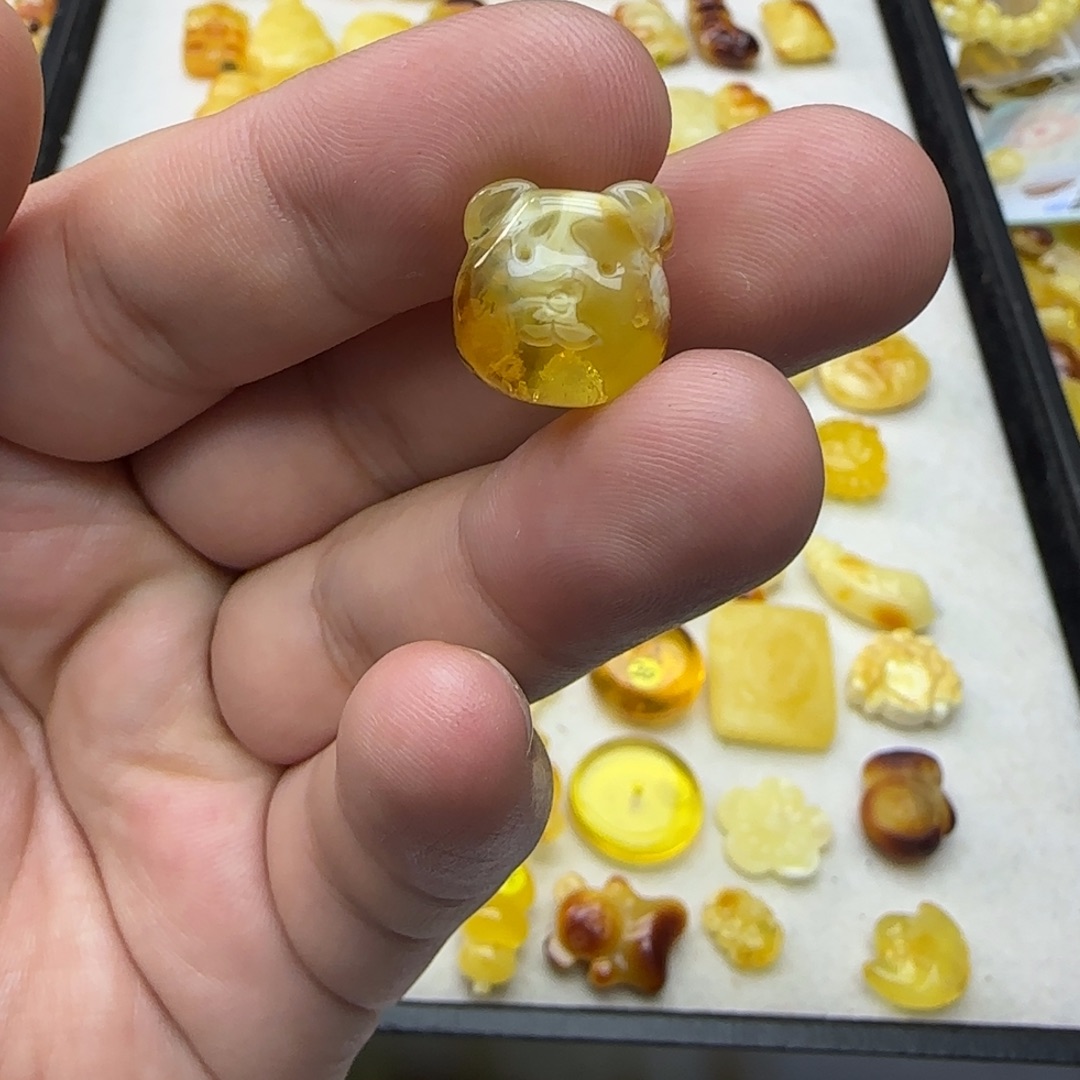 琥珀未镶嵌裸石1.52克