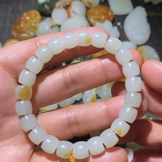 和田玉颈饰未镶嵌