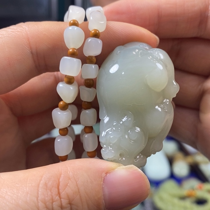 和田玉挂件未镶嵌何***默