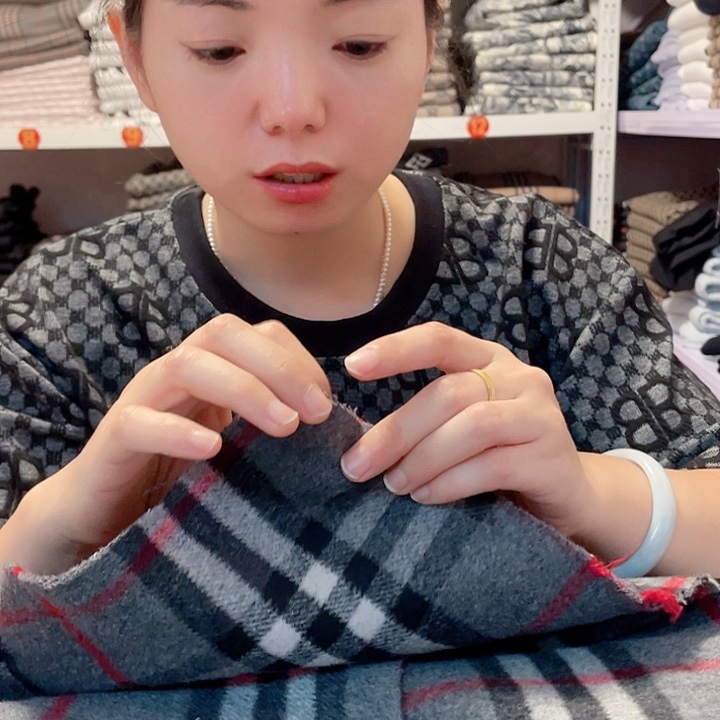 灰色小巴格子双层羊绒1.5米103