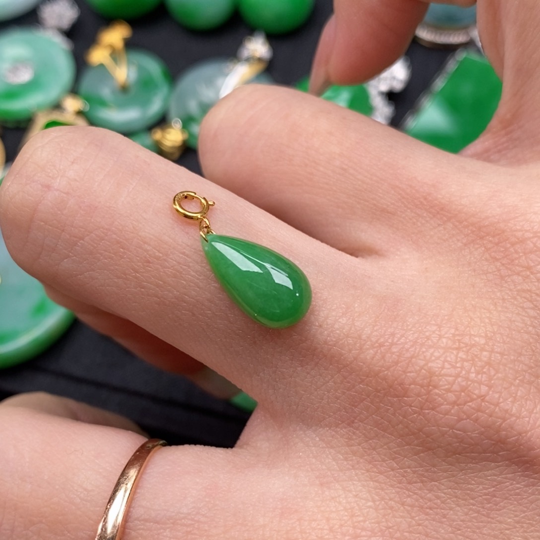 翡翠颈饰18K金镶嵌翡翠