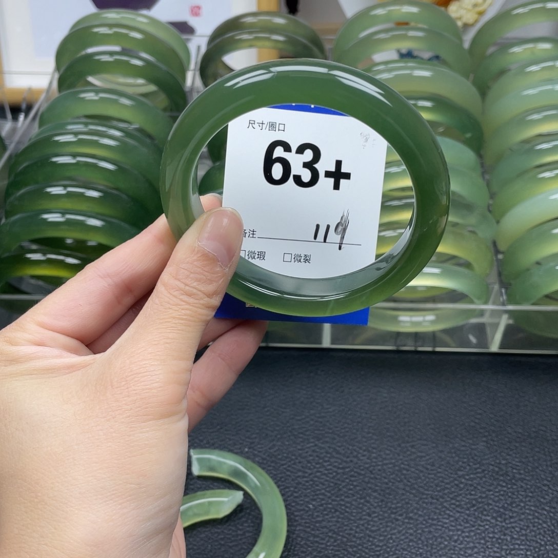 蛇纹石玉手镯未镶嵌